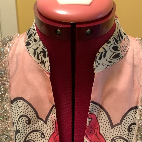 Allen B. by Allen Schwartz Raspberry and Black Patterned Top NWOT - Picture 5 of 14